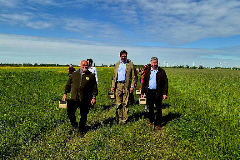 Auf dem Weg zur Auswilderung - Prof Jörg Junhold, Georg-Ludwig von Breitenbuch und Dr. Eckhard Rexroth (v.l.n.r.)