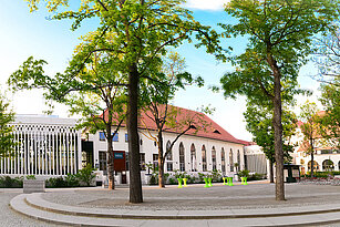 Panoramabild des Konzertgartens mit Palmensaal, Terrasse des Zoorestaurants vor dem Weiޥn Saal, eine Ecke Telemannsaal und Richard-Wagner-Saal